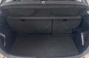 Toyota Yaris White (13)