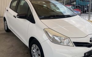 Toyota Yaris White (4)